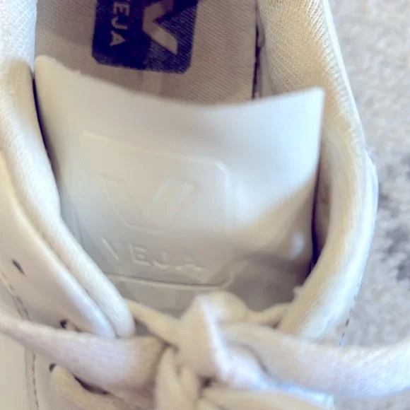 Veja V-10 Women's all White and‎ cream Leather Sneakers Euro 38 is size 7